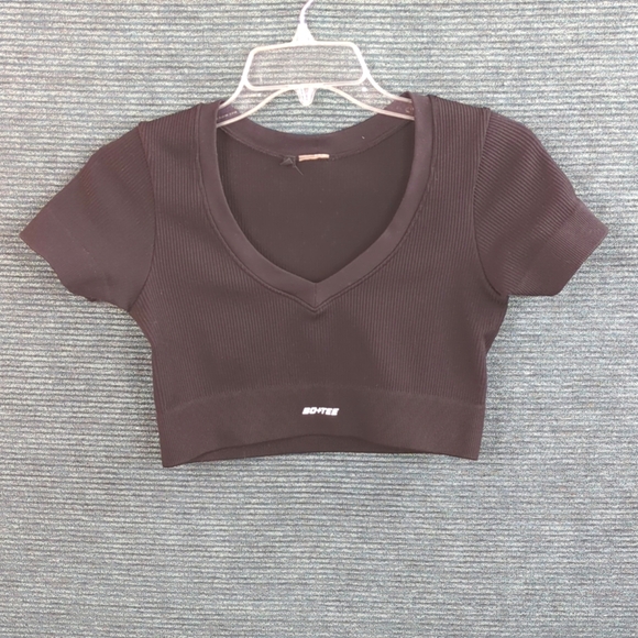 Bo+Tee V Neck Crop Top - Picture 7 of 8